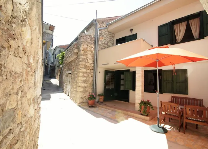 House Ljubica 펜션 티스노